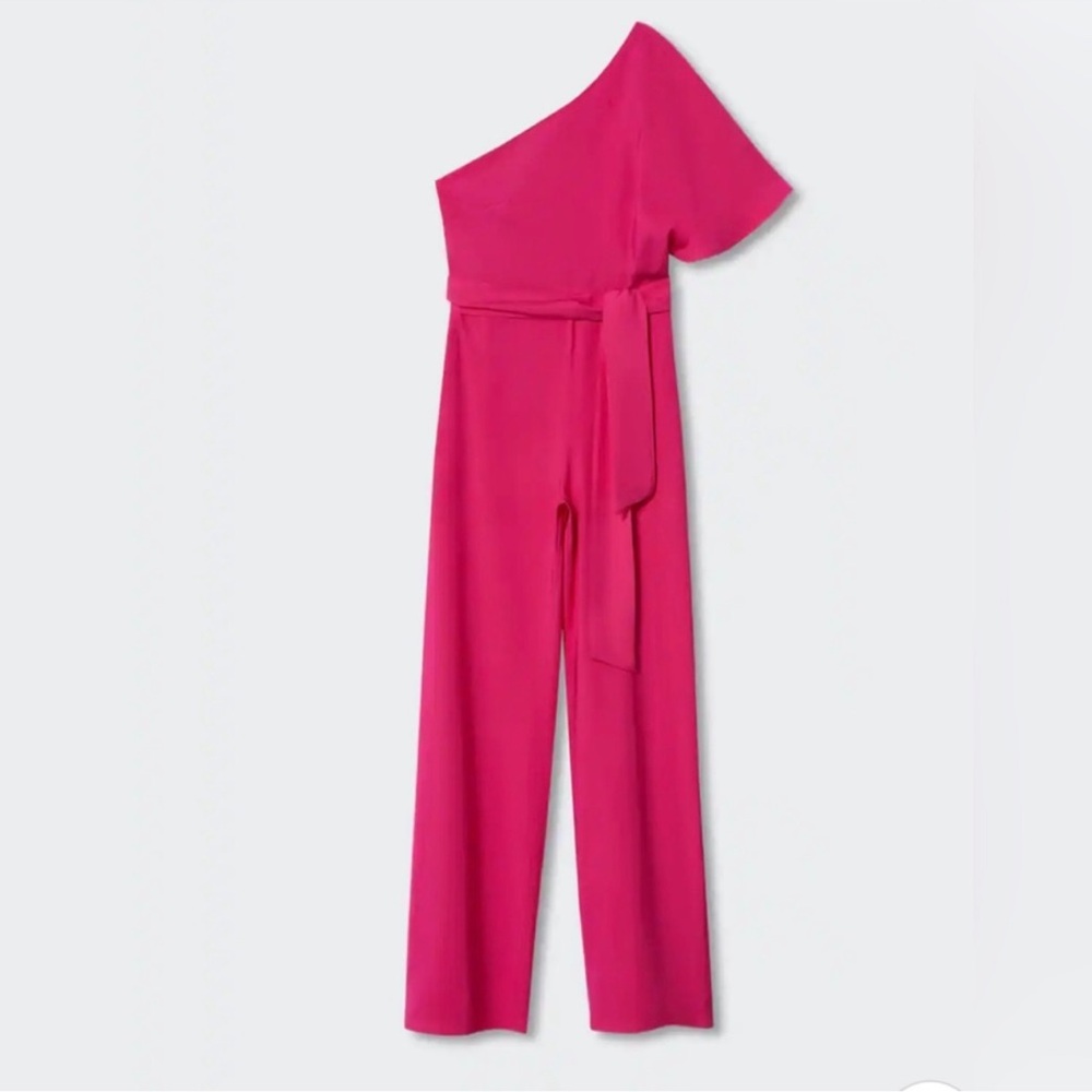 Flowy fabric. Asymmetrical. Short sleeve, linen only. Party and events.